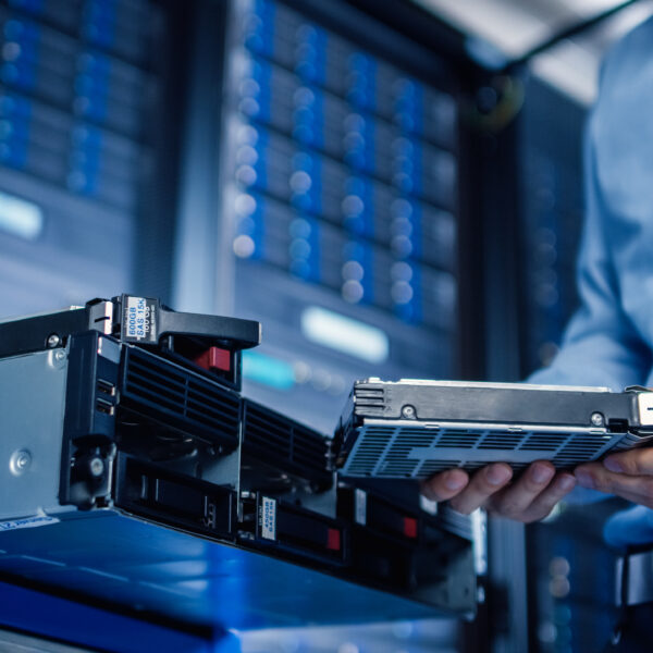 In,The,Modern,Data,Center:,It,Engineer,Is,Holding,New